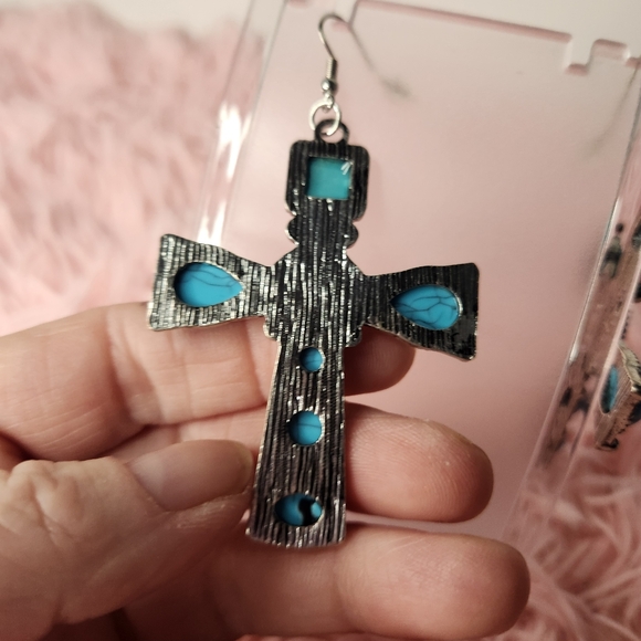 Silvertone cuff bracelet & matching cross earrings set (P4) - Picture 8 of 8